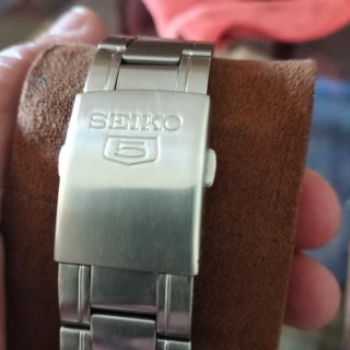 Reloj Seiko Automático Negro y Plateado