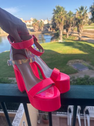 Sandalias de tacón alto rosa