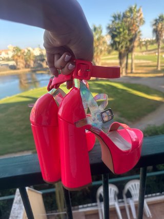 Sandalias de tacón alto rosa