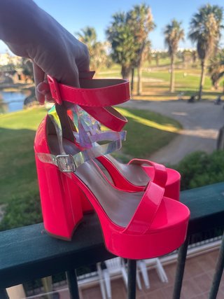 Sandalias de tacón alto rosa