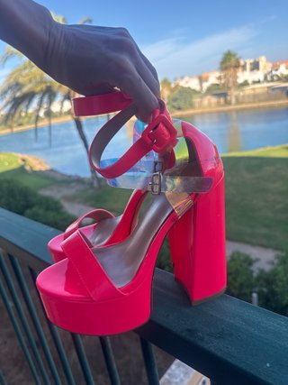 Sandalias de tacón alto rosa