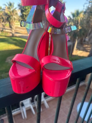 Sandalias de tacón alto rosa
