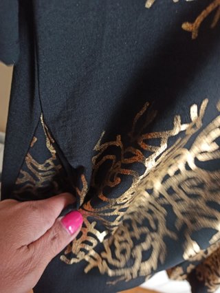 Vestido camisero negro y dorado