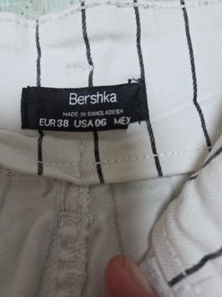 Pantalon corto Berska y jersey corto Pull&Bera.