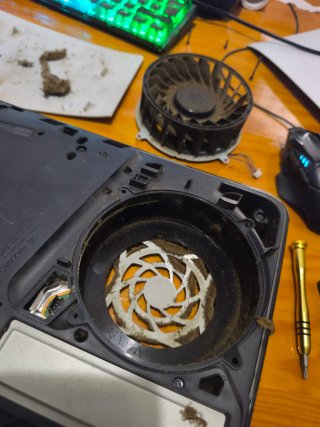 Se realiza mantenimiento de consolar y ordenadores
