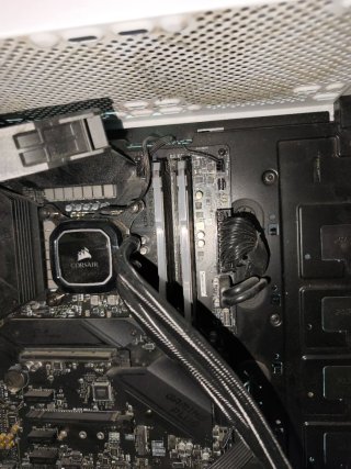 Se realiza mantenimiento de consolar y ordenadores