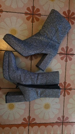 Botines plateados con plataforma