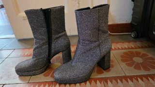 Botines plateados con plataforma