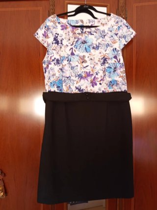Vestido elegante floral y negro