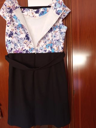 Vestido elegante floral y negro