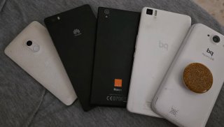 Lotto di vecchi cellulari Acer, Huawei, Honor e BQ