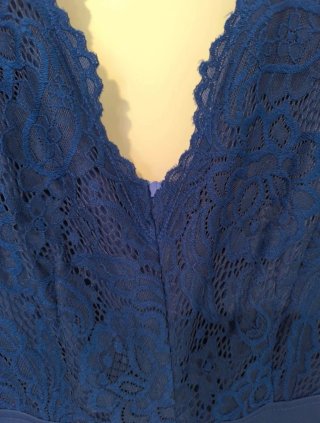 Vestido azul de encaje con espalda descubiertau