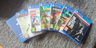 PS4 Negra, 2 mandos, 7 juegos