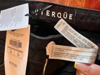 Pantalón negro con brillos Uterqüe talla 36