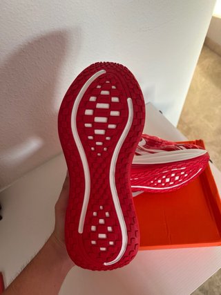 Zapatillas Nike Vomero Plus Rojas y Blancas