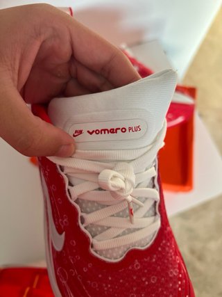 Zapatillas Nike Vomero Plus Rojas y Blancas