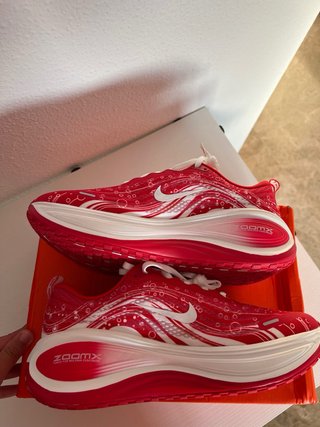 Zapatillas Nike Vomero Plus Rojas y Blancas