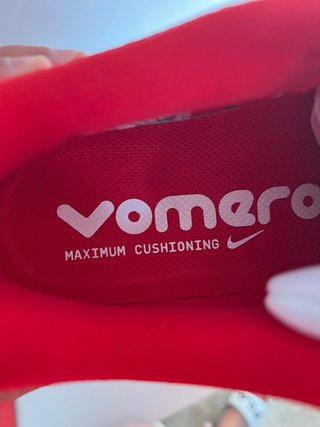 Zapatillas Nike Vomero Plus Rojas y Blancas