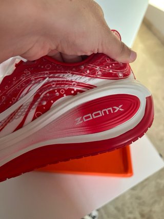Zapatillas Nike Vomero Plus Rojas y Blancas