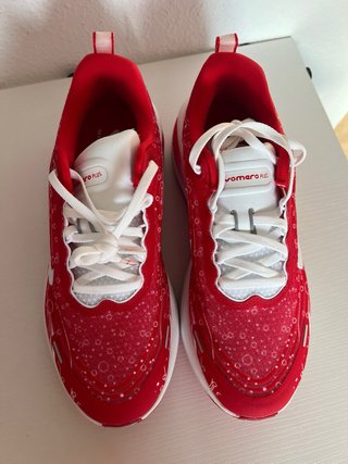 Zapatillas Nike Vomero Plus Rojas y Blancas