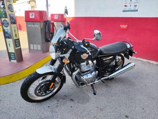 Royal Enfield Interceptor 650 Negra/Plata