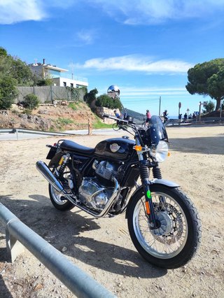 Royal Enfield Interceptor 650 Negra/Plata