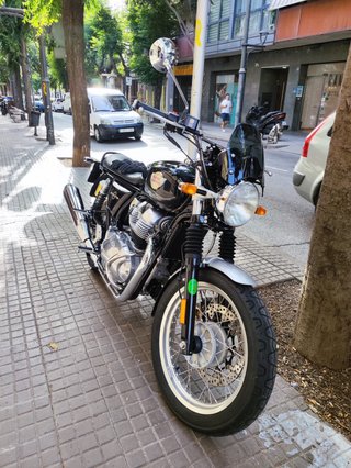 Royal Enfield Interceptor 650 Negra/Plata