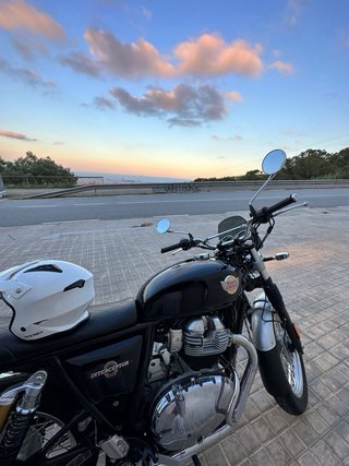 Royal Enfield Interceptor 650 Negra/Plata