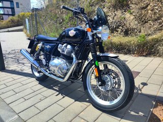 Royal Enfield Interceptor 650 Negra/Plata