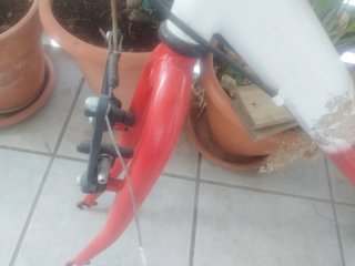 Cuadro MTB con pedales y manillar