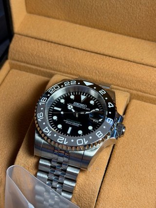 Seiko Mod GMT Bruce Wayne 40mm Plata Negro