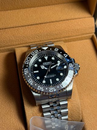 Seiko Mod GMT Bruce Wayne 40mm Plata Negro