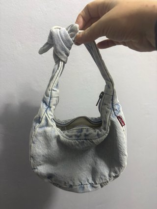 Bolso nuevo Levi's denim azul con nudo