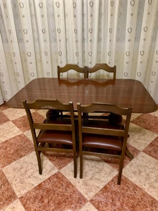 Tavolo da salotto vintage e 4 sedie
