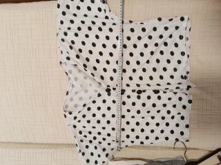 Blusa Sfera Basic lunares blanca y negra Talla S