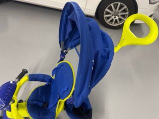 Triciclo evolutivo azul y amarillo