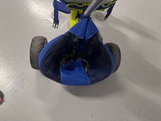 Triciclo evolutivo azul y amarillo