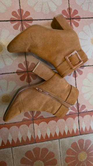 Botines marrones con hebilla