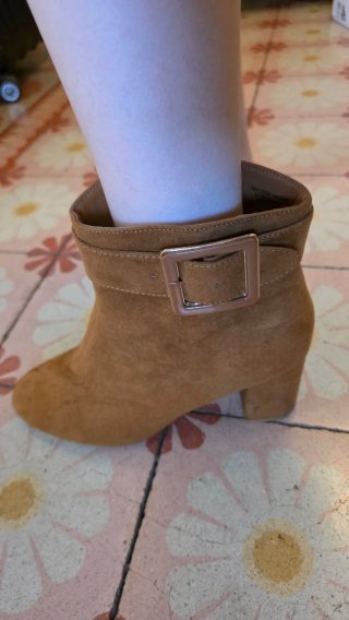 Botines marrones con hebilla