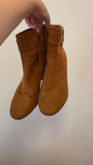 Botines marrones con hebilla
