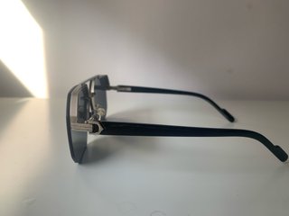 Gafas de sol aviador negras y plateadas