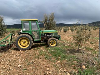 Tractor John Deere 5500 N (tractor frutero)