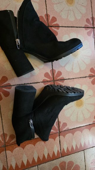 Botines negros ante con cremallera