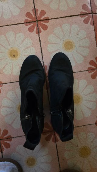 Botines negros ante con cremallera