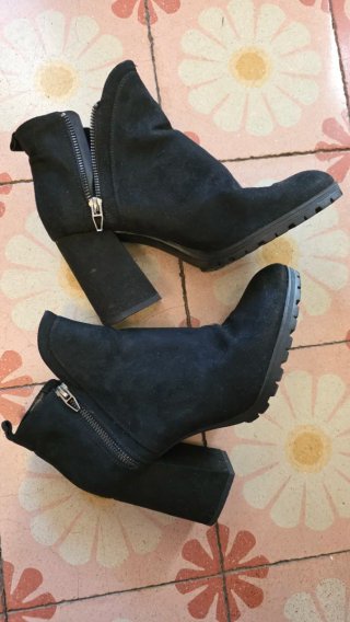 Botines negros ante con cremallera