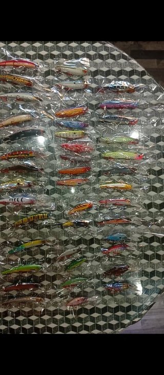 Señuelos de pesca variados