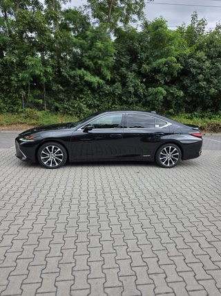 Lexus ES 2019