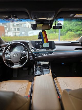Lexus ES 2019