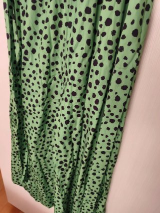 Mono de mujer verde y negro