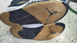 Zapatillas Jordan Baloncesto Negras y Doradas